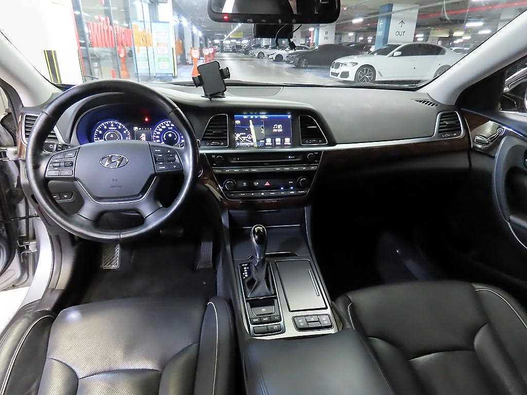 HYUNDAI Aslan - Vista 10