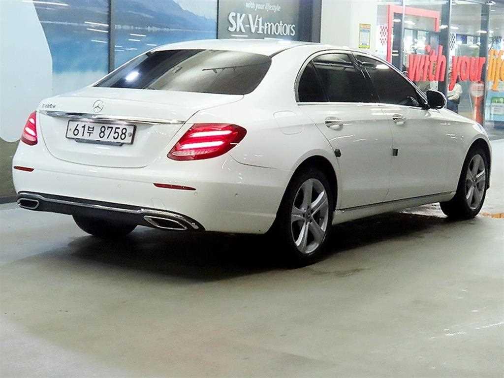 Mercedes Benz E class - Vista 4