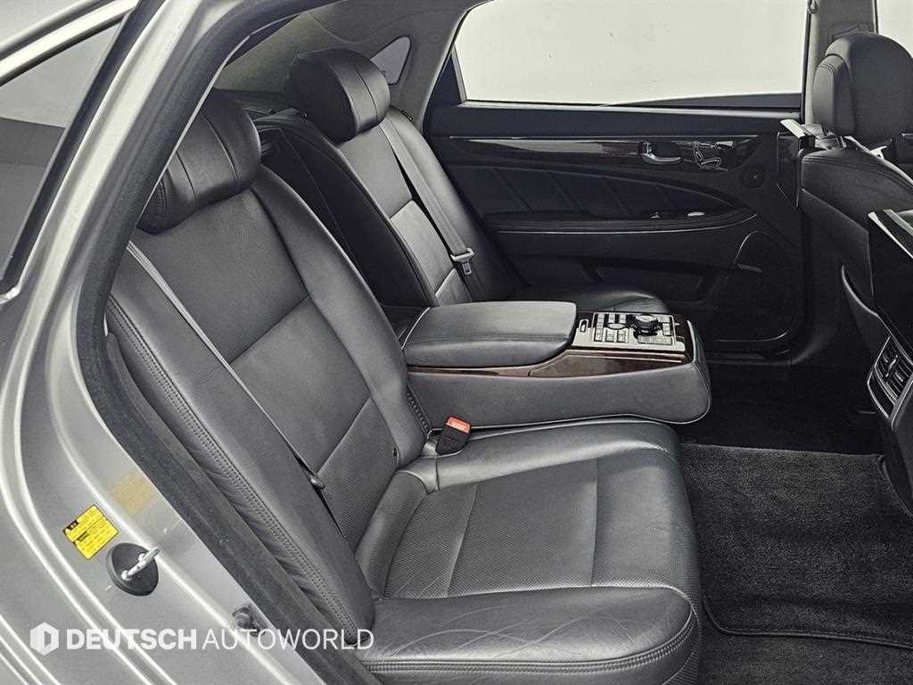 HYUNDAI Equus - Vista 12