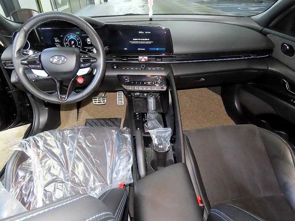 HYUNDAI Avante - Vista 10