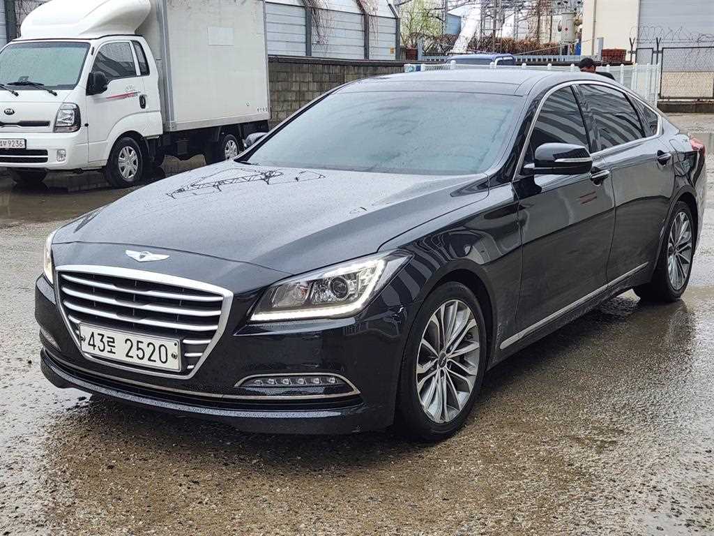 HYUNDAI Genesis - Vista 2