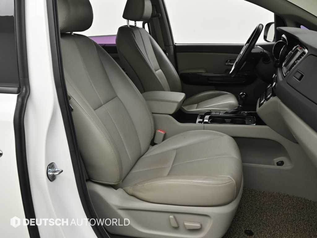 KIA Carnival - Vista 10