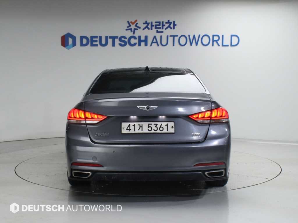 HYUNDAI Genesis - Vista 3