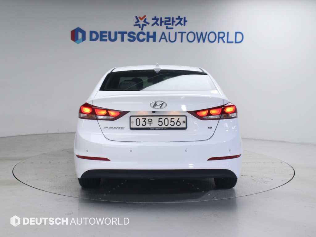 HYUNDAI Avante - Vista 4