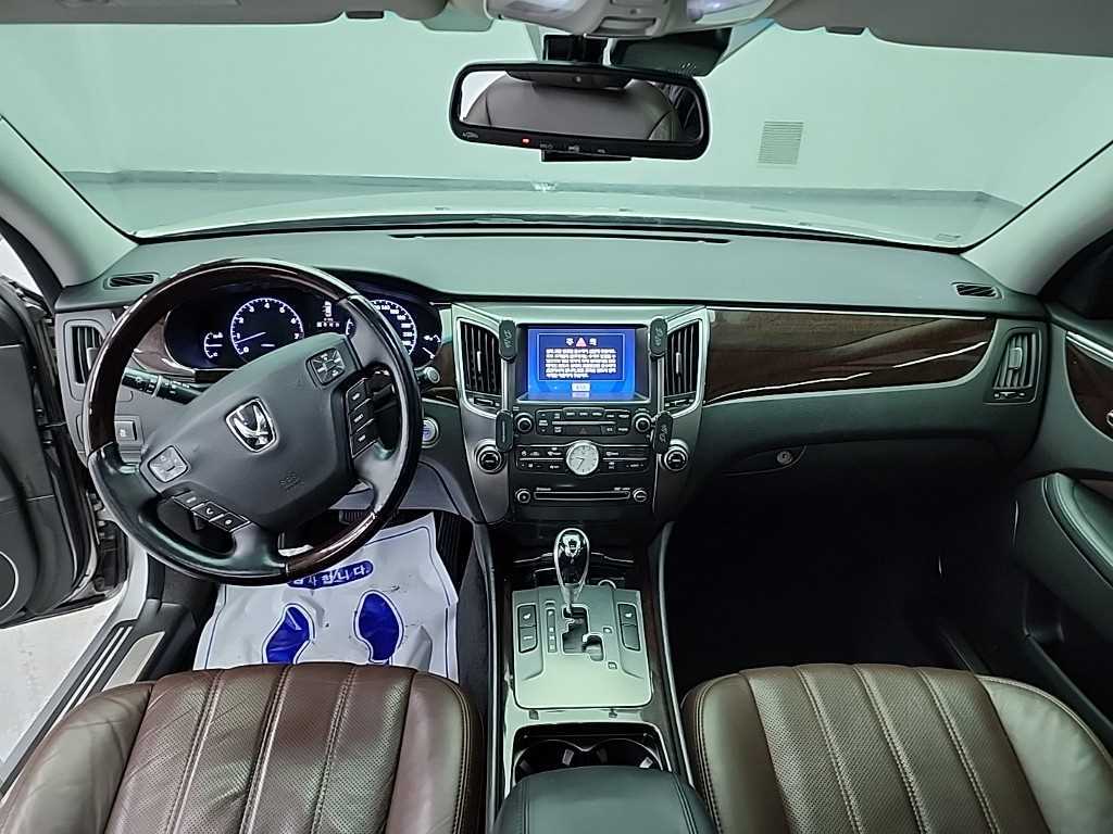 HYUNDAI Equus - Vista 7