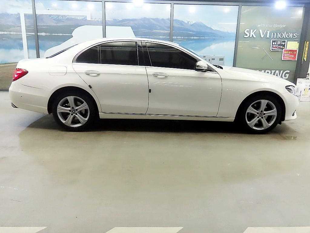 Mercedes Benz E class - Vista 3