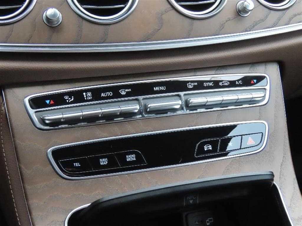 Mercedes Benz E class - Vista 7