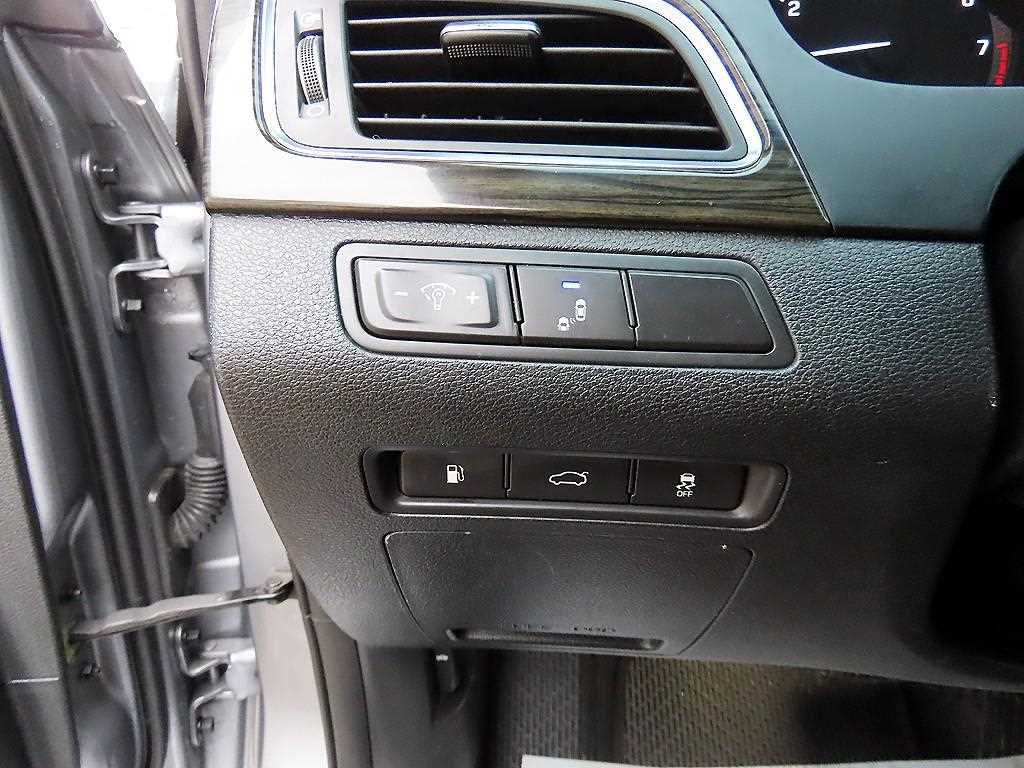 HYUNDAI Sonata - Vista 12