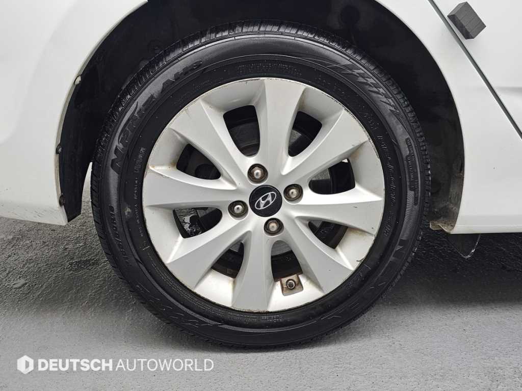 HYUNDAI Accent 2015 Blanco - Importación desde Corea - HF Imports Iquique - Foto 16