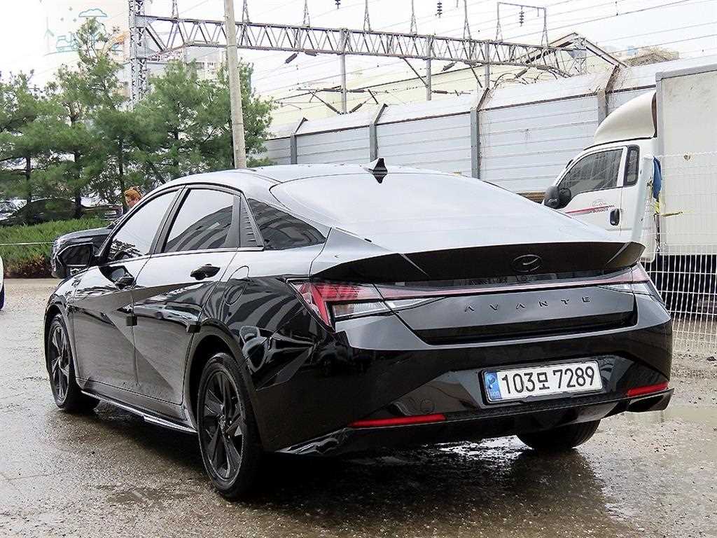 HYUNDAI Avante - Vista 3