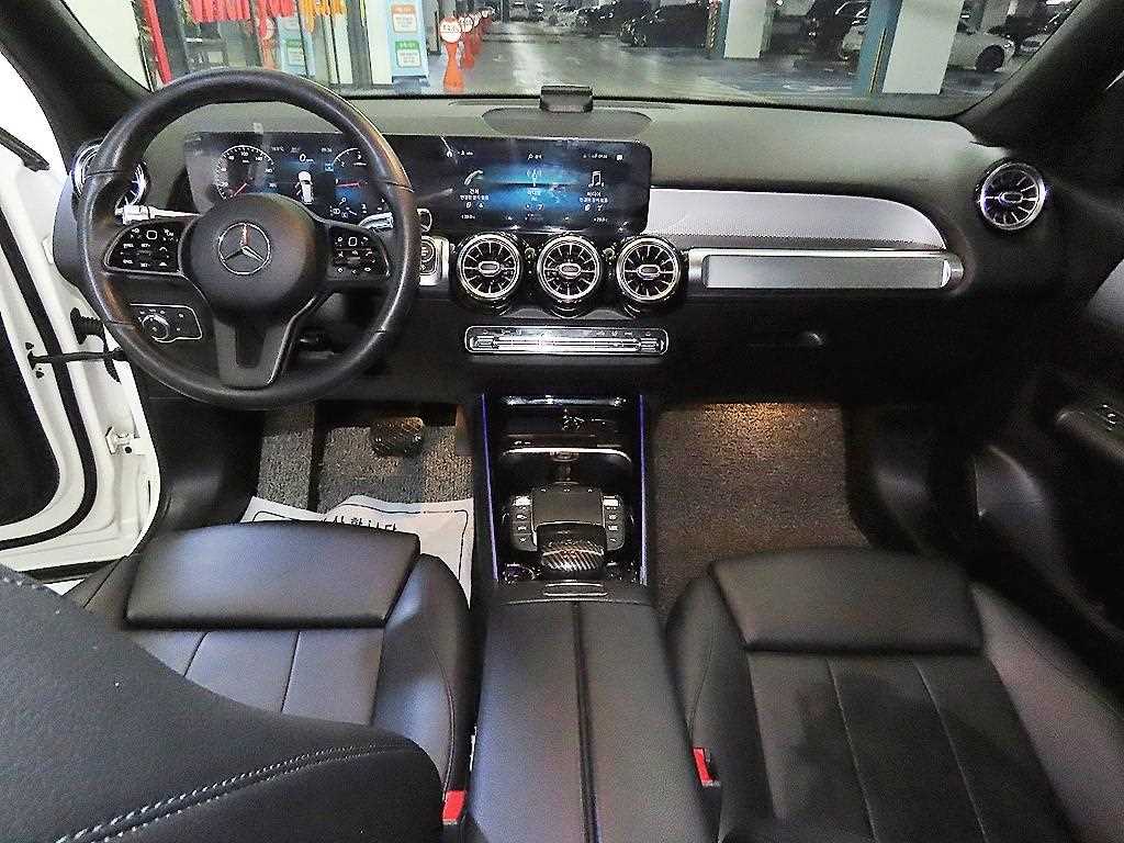 Mercedes Benz GLB Class - Vista 10