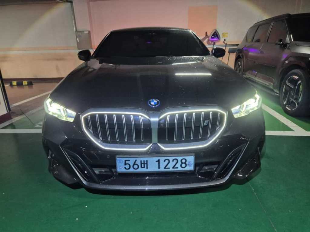 BMW i5 2024 Negro - Importación desde Corea - HF Imports Iquique - Foto 1