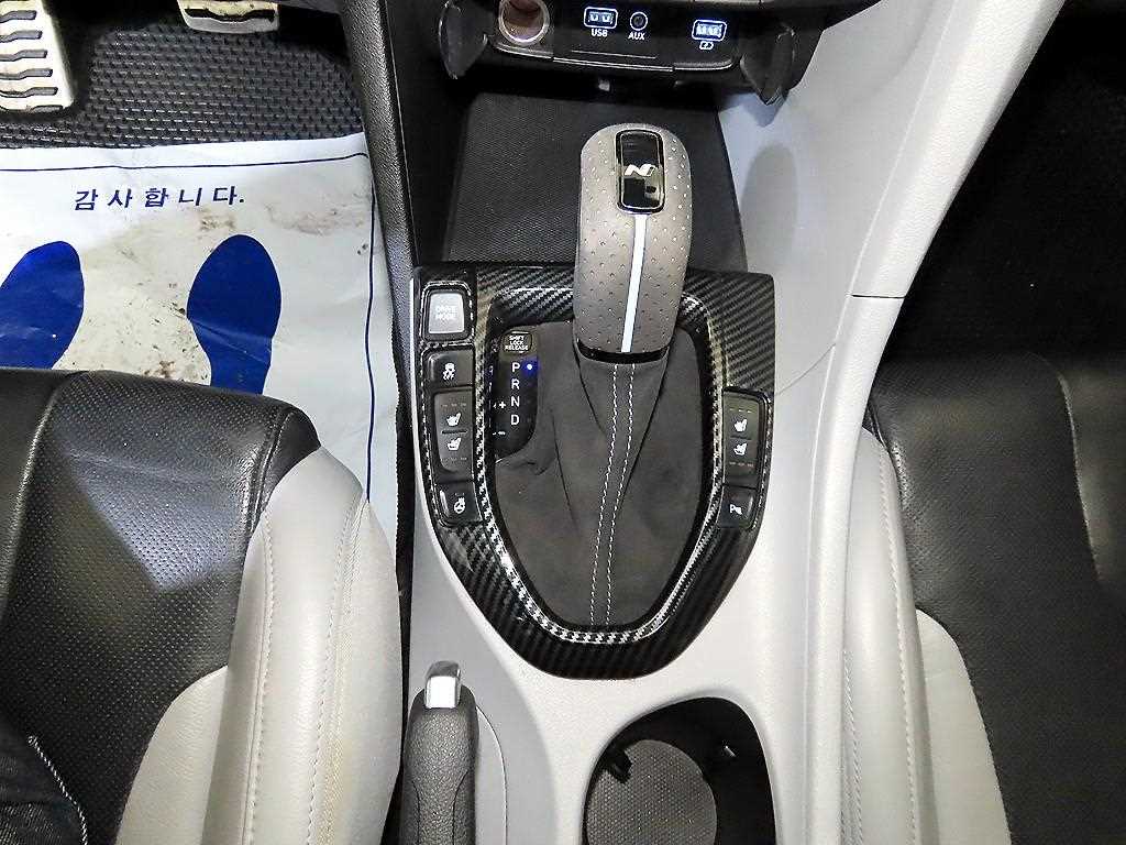 HYUNDAI Veloster - Vista 12