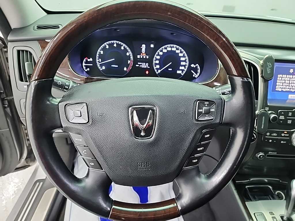 HYUNDAI Equus - Vista 9