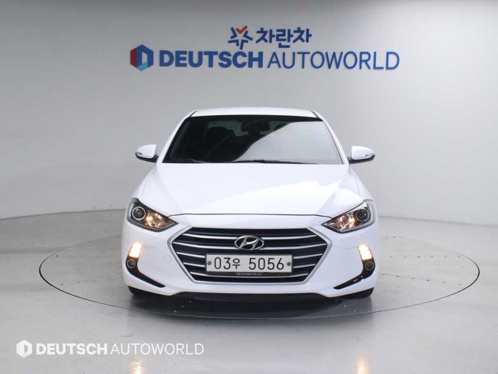 HYUNDAI Avante - Vista 3