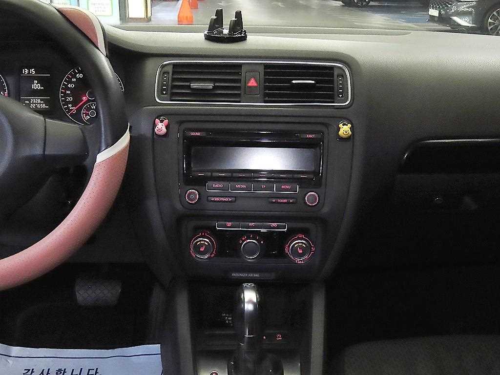 Volkswagen Jetta - Vista 11