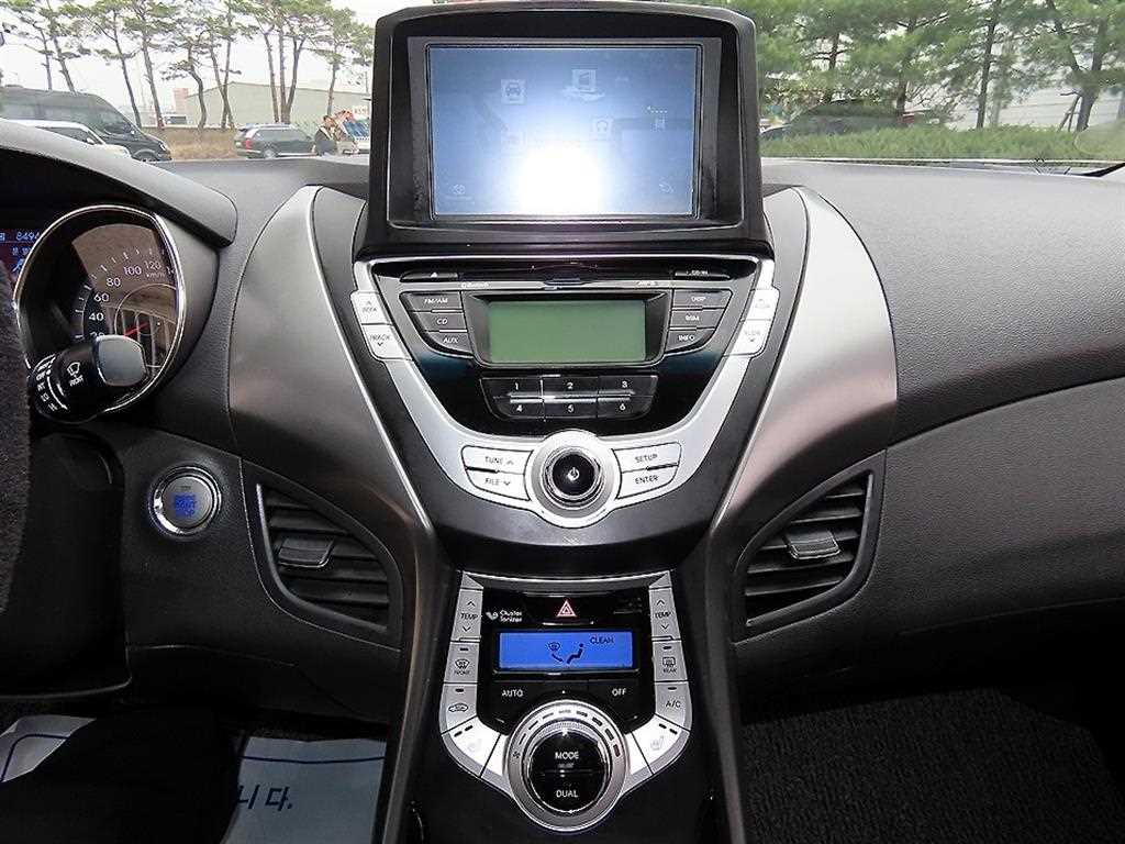 HYUNDAI Avante 2011 Blanco - Importación desde Corea - HF Imports Iquique - Foto 13