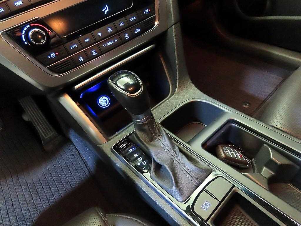 HYUNDAI Sonata - Vista 12