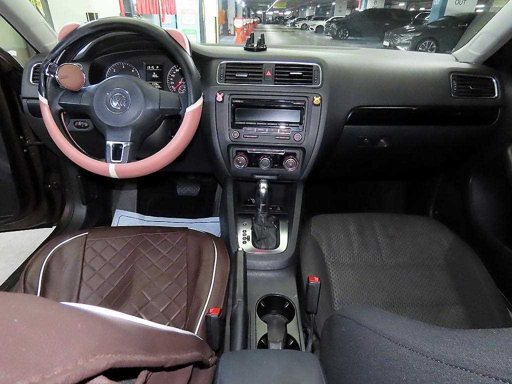 Volkswagen Jetta - Vista 10