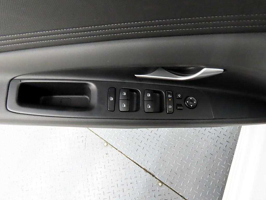 HYUNDAI Avante - Vista 12