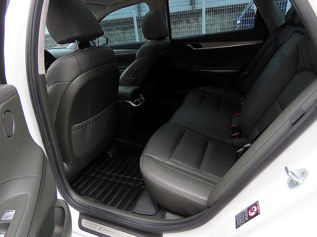 HYUNDAI Grandeur - Vista 6