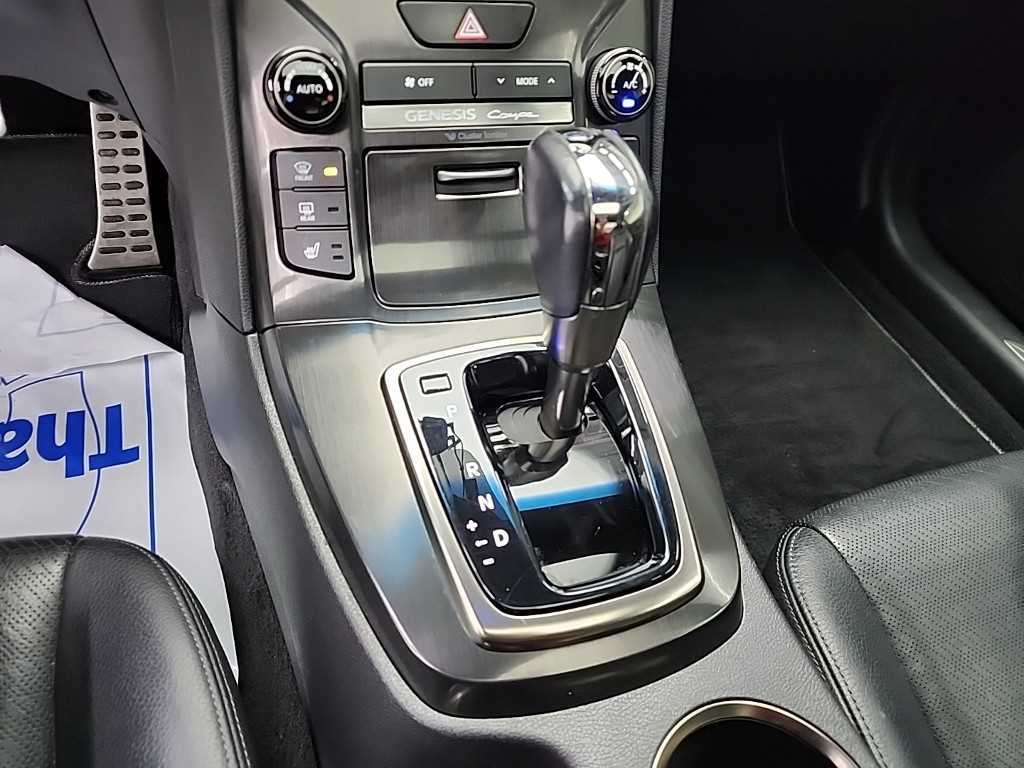 HYUNDAI Genesis - Vista 8