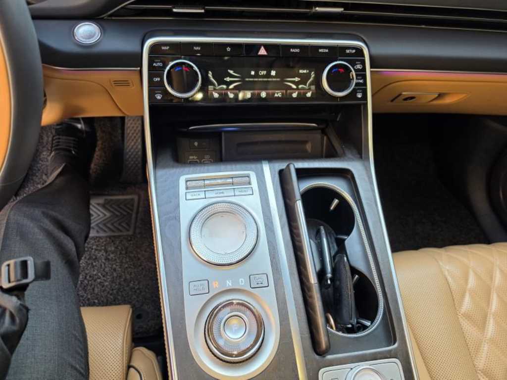 Genesis GV80 - Vista 8