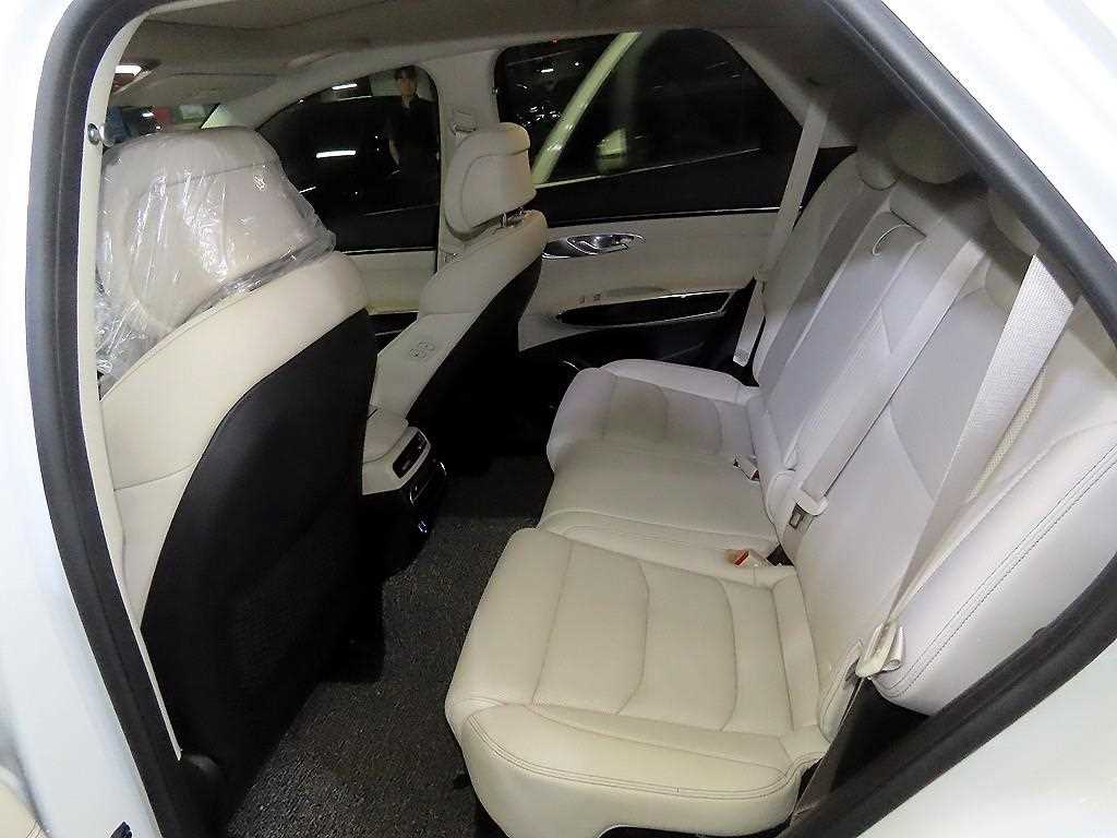 Genesis GV70 - Vista 7