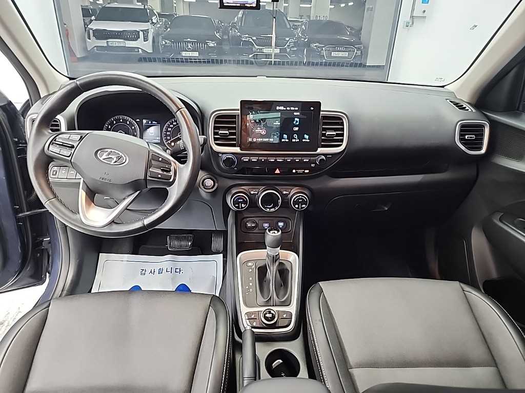 HYUNDAI Venue - Vista 7