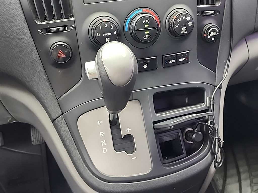 HYUNDAI Starex - Vista 8