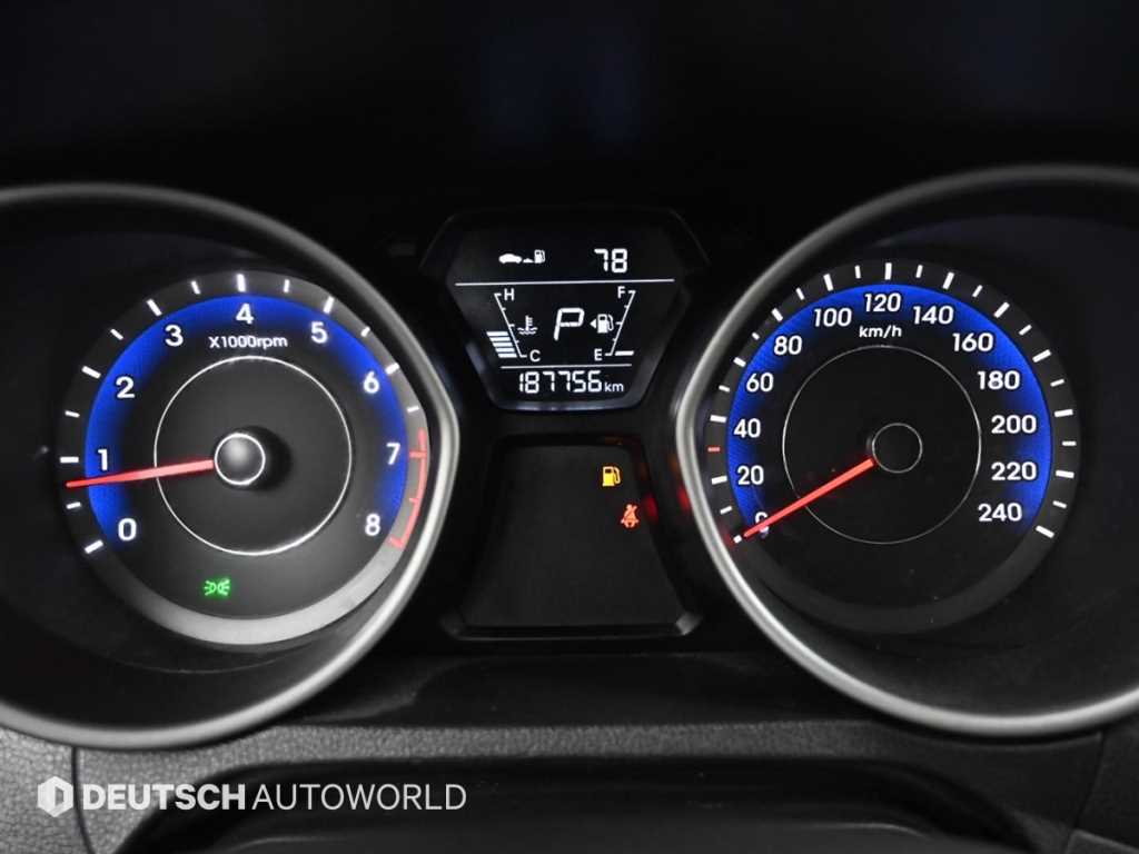 HYUNDAI Avante - Vista 8