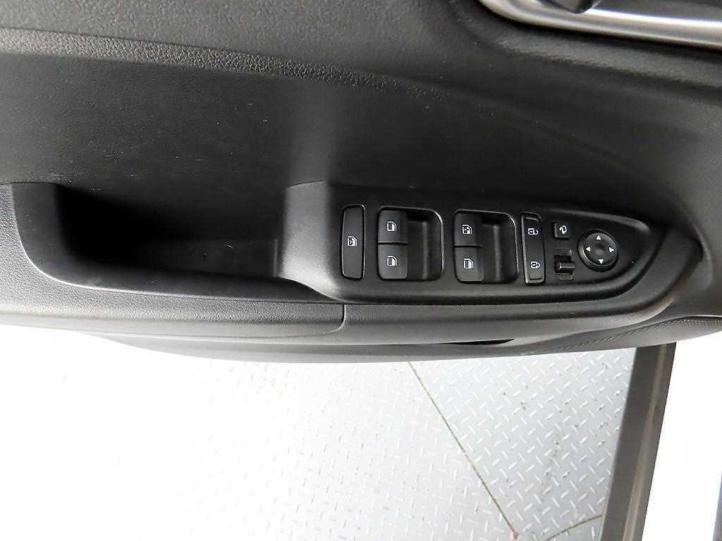 HYUNDAI Venue - Vista 11