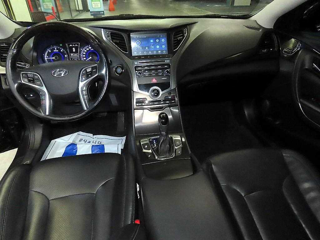 HYUNDAI Grandeur - Vista 10