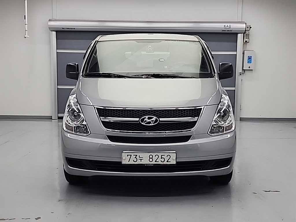 HYUNDAI Starex - Vista 2