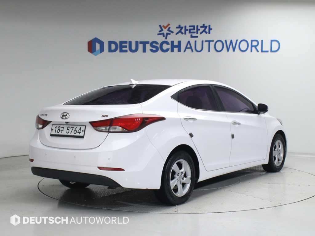 HYUNDAI Avante - Vista 2