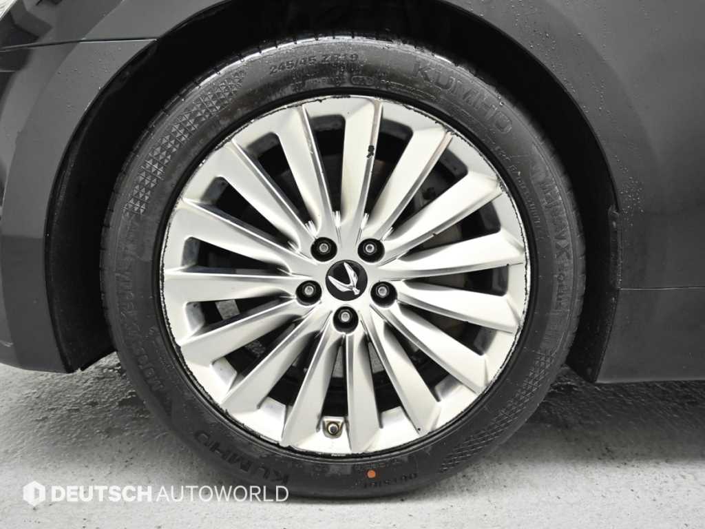 HYUNDAI Equus - Vista 5