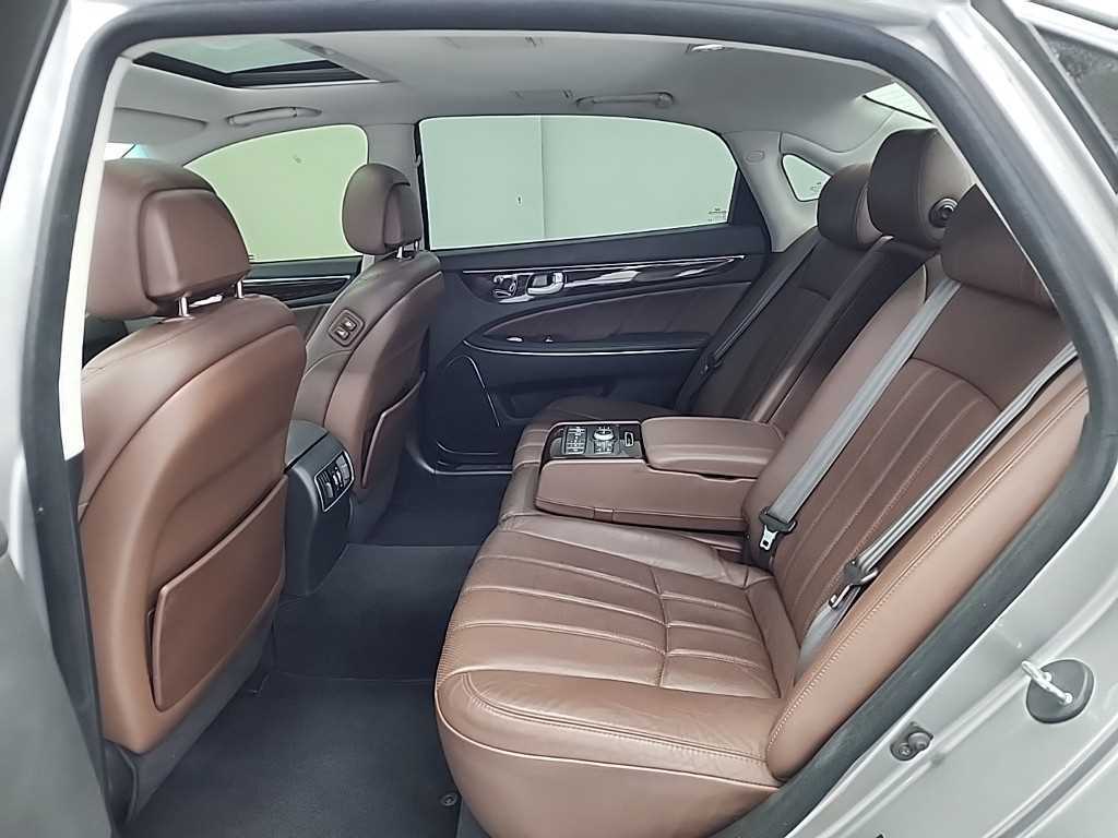 HYUNDAI Equus - Vista 12