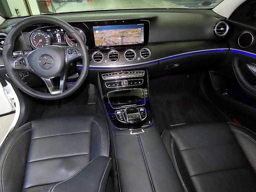 Mercedes Benz E class - Vista 10