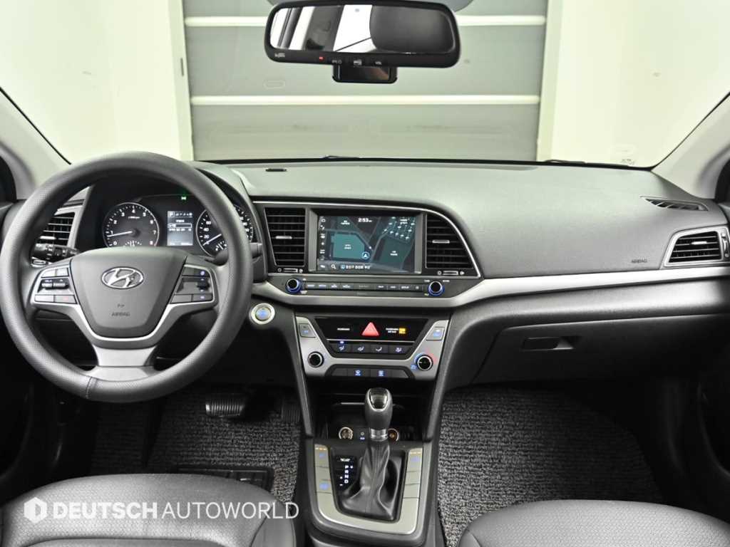 HYUNDAI Avante - Vista 7