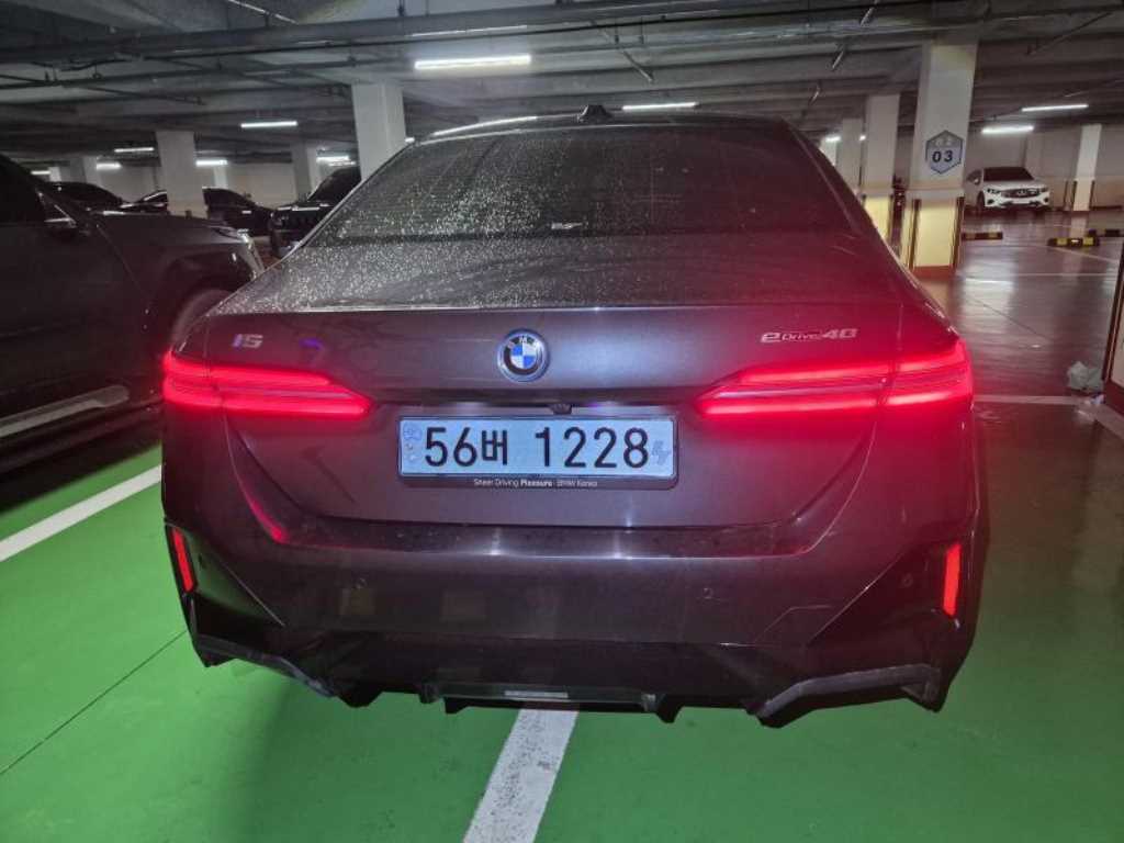 BMW i5 - Vista 5