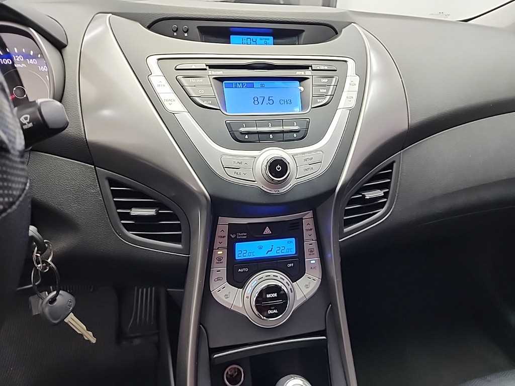 HYUNDAI Avante - Vista 10