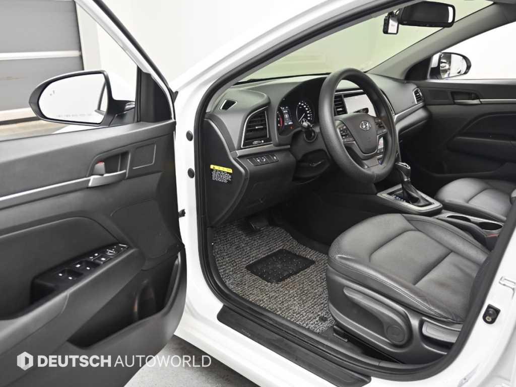 HYUNDAI Avante - Vista 11