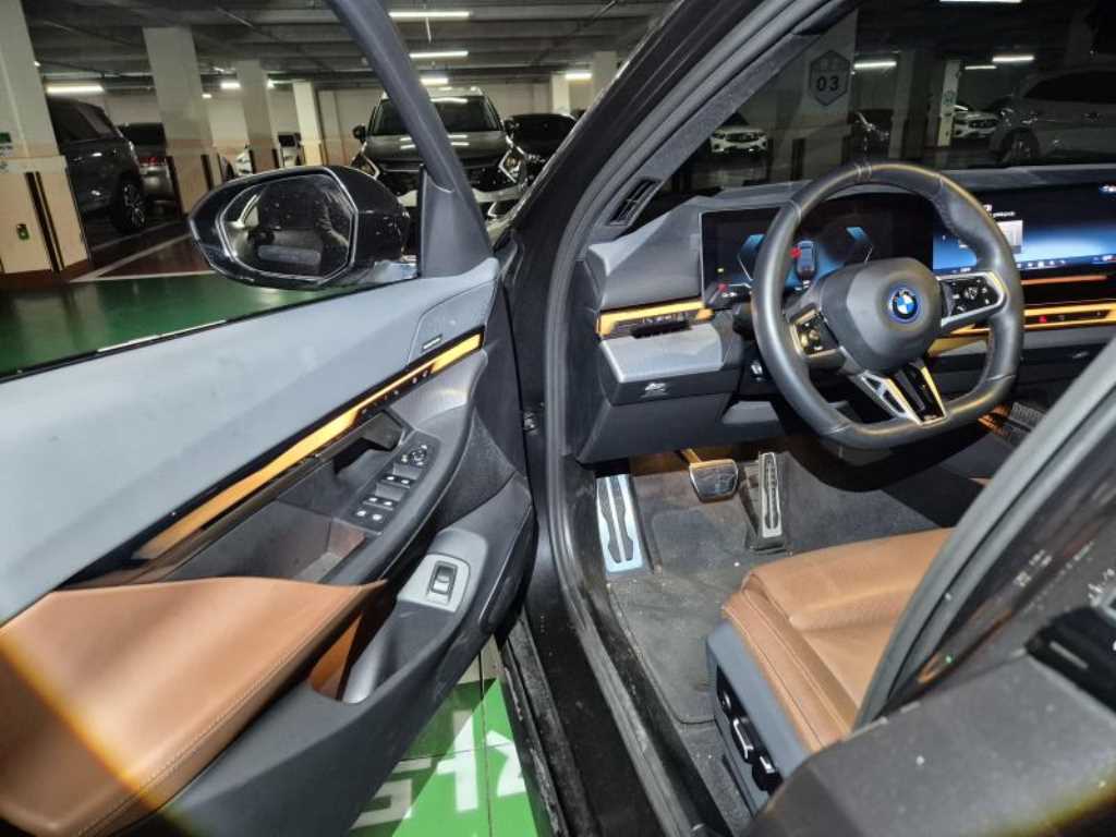 BMW i5 2024 Negro - Importación desde Corea - HF Imports Iquique - Foto 17