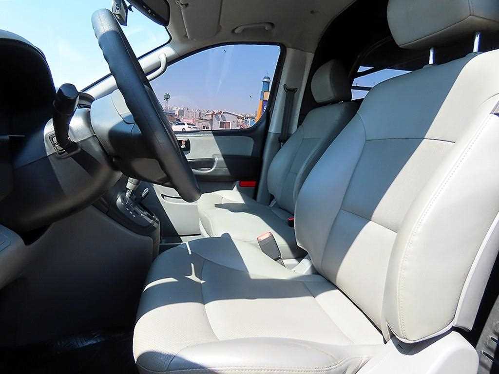 HYUNDAI Starex - Vista 5