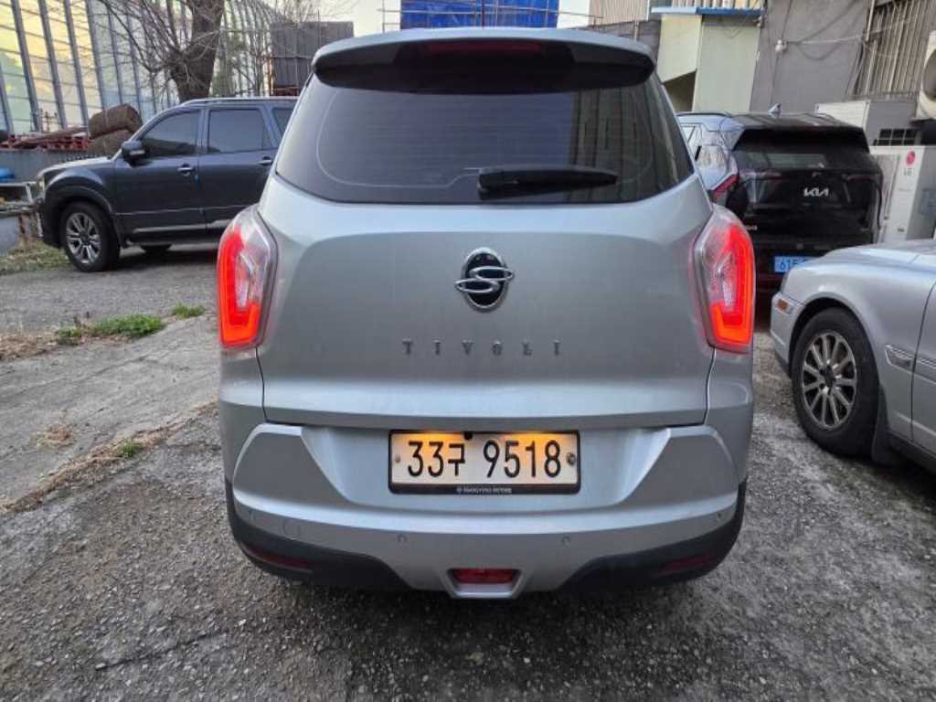 Ssangyong Tivoli - Vista 4