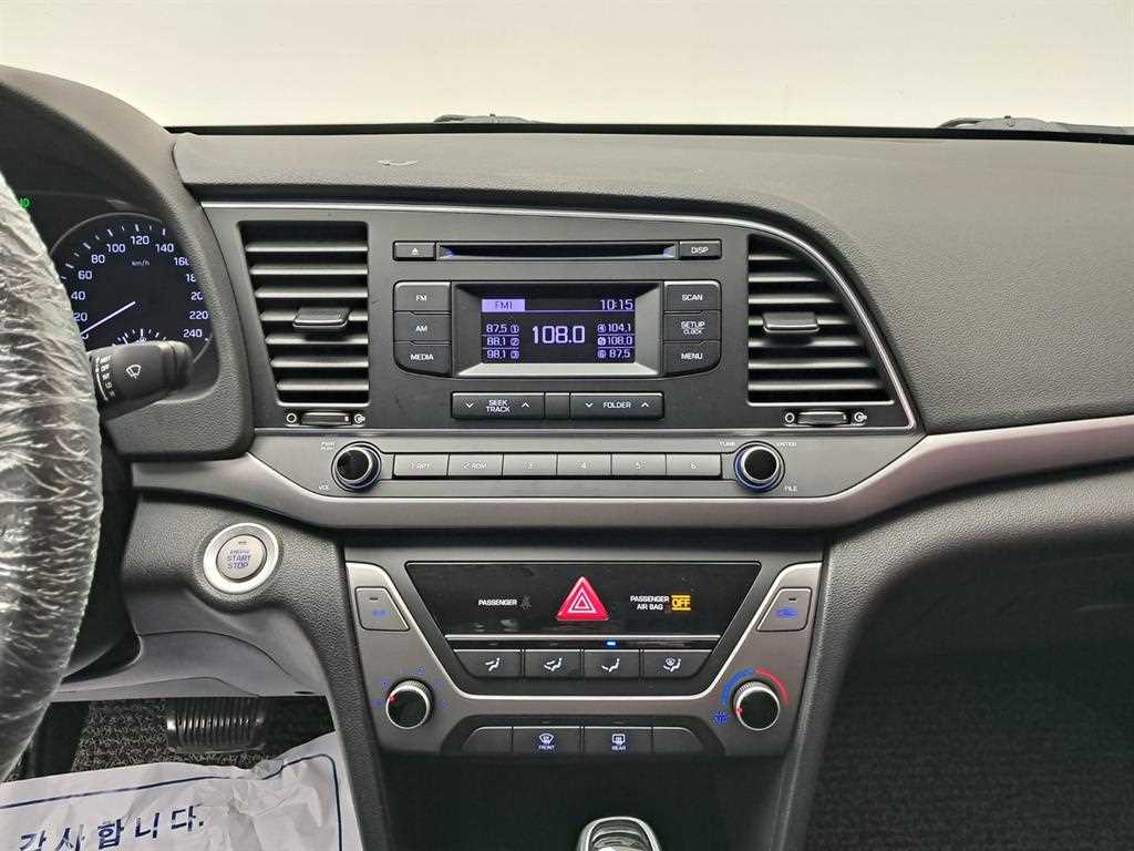 HYUNDAI Avante - Vista 9