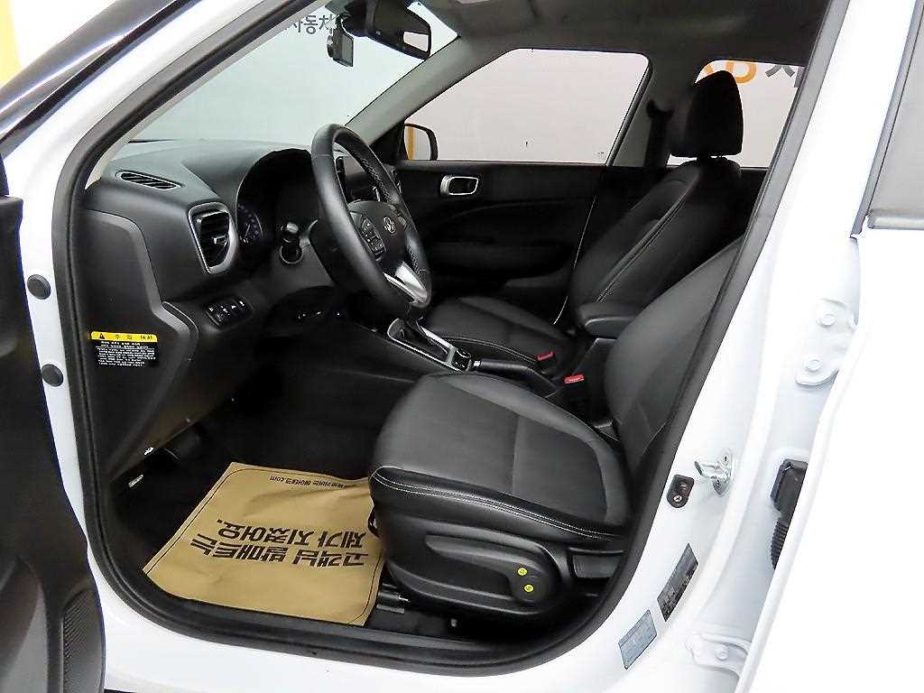 HYUNDAI Venue - Vista 5