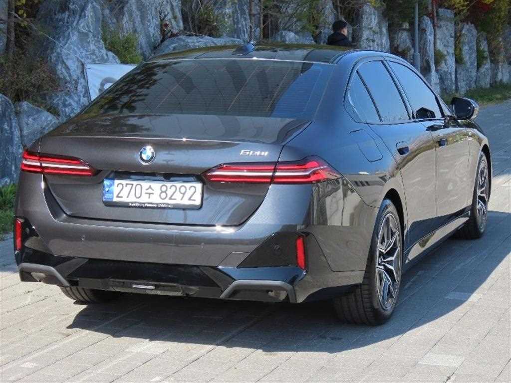 BMW 5 Series - Vista 3