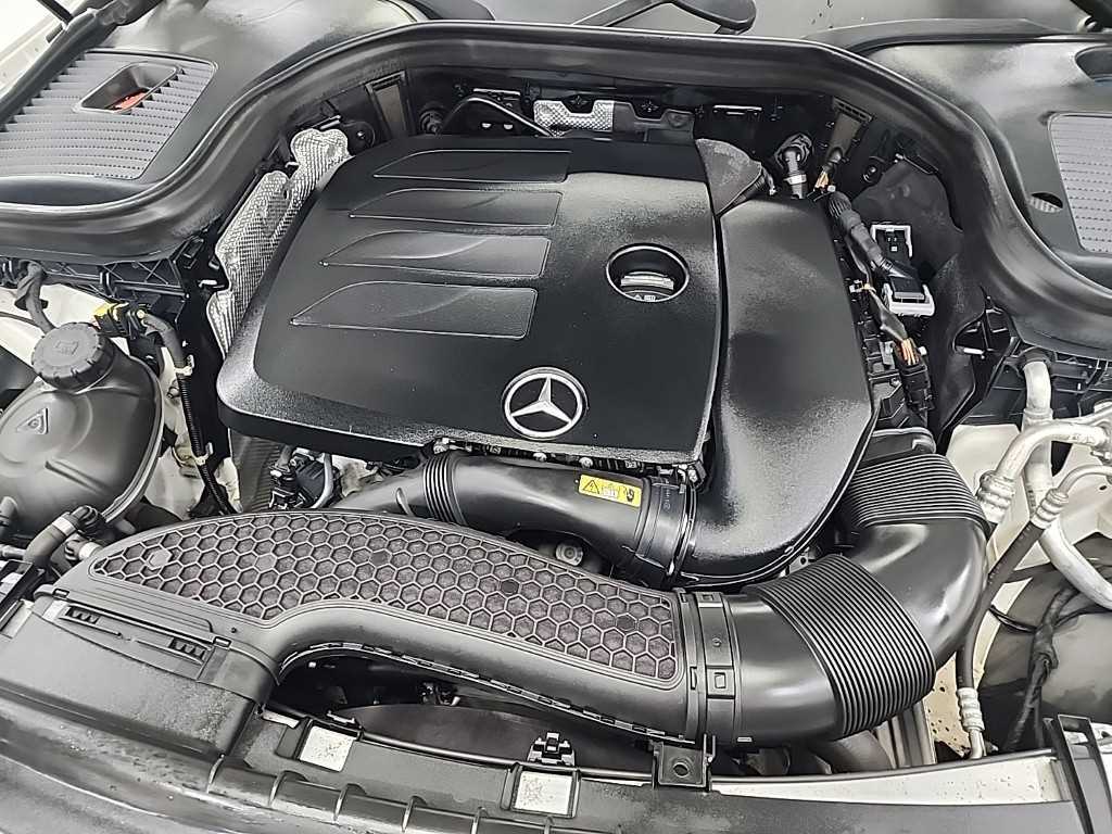 Mercedes Benz GLC Class - Vista 5