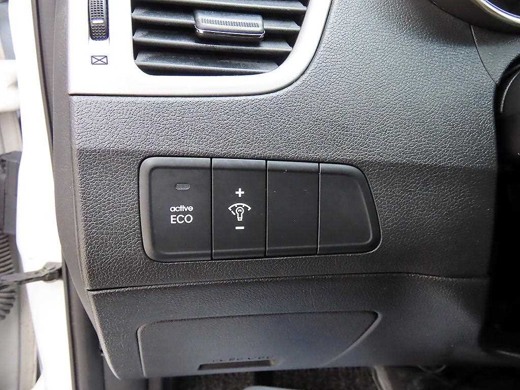 HYUNDAI Avante - Vista 12